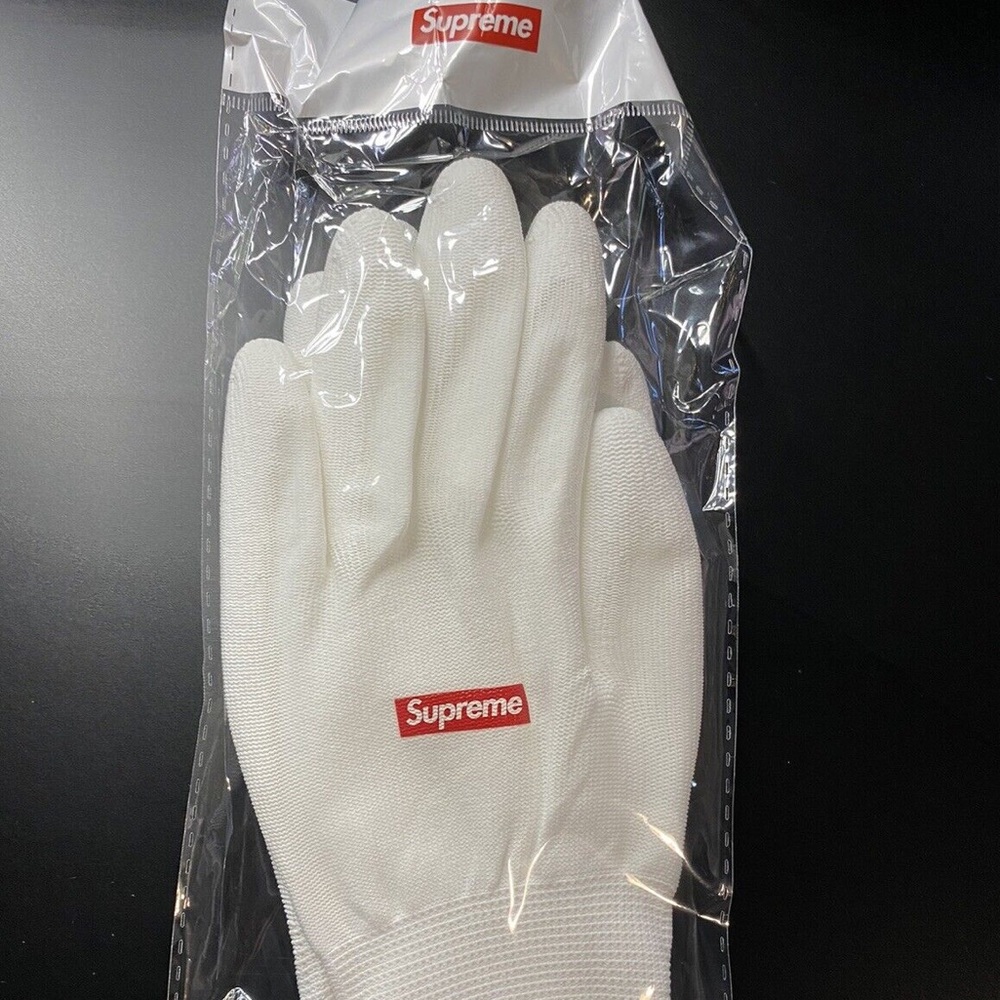 Supreme Rubbersized Gloves - Picture 2 of 2